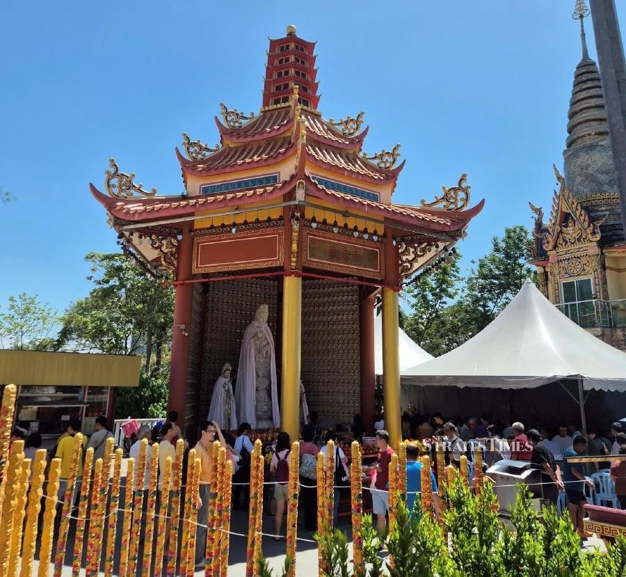 Thousands expected to attend Wesak Day celebration at Thai Buddhist Chetawan temple