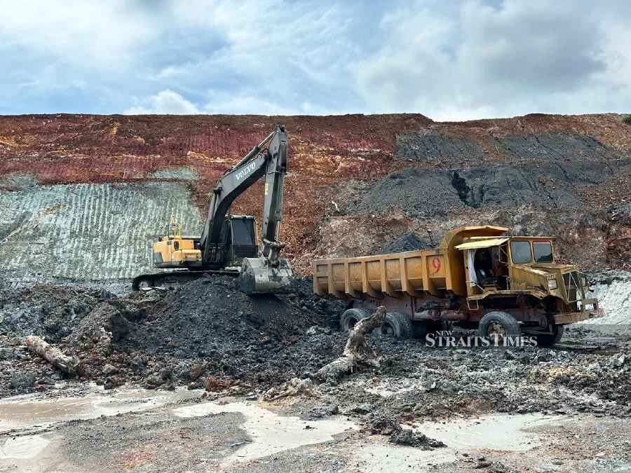 Four nabbed, excavator and 'lori hantu' seized in Pahang illegal earth-moving raid