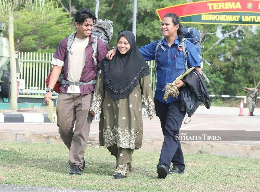 Patriotic twins who desire disciplined life sign up for national service in Pahang