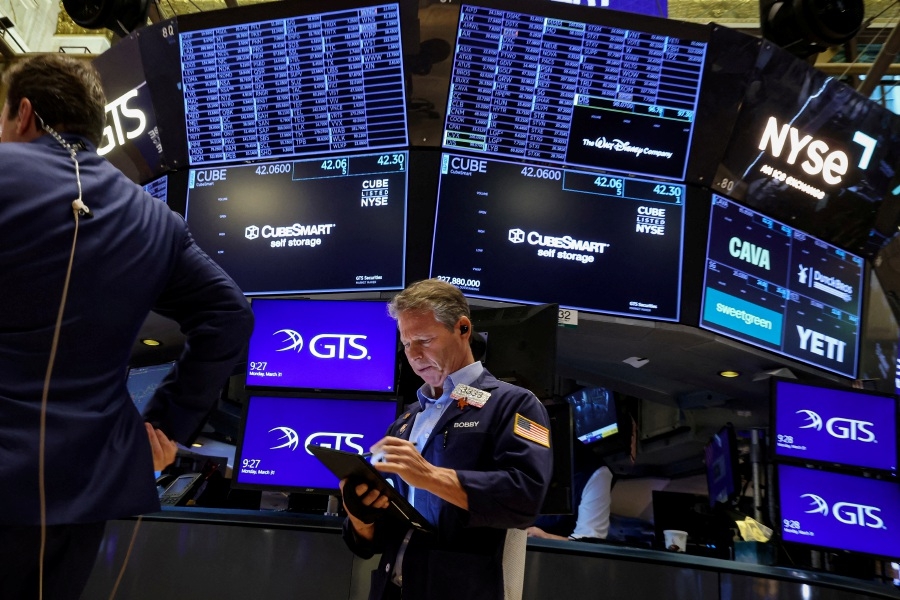 Wall Street ends higher on tech boost, easing tariff tensions