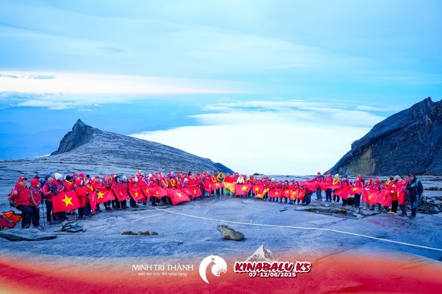 102 quinquagenarians from Vietnam conquer Mt Kinabalu