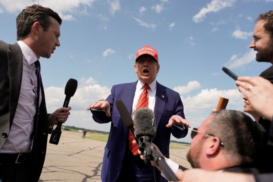 Trump disputes own spy chief's take on Iran nuclear programme