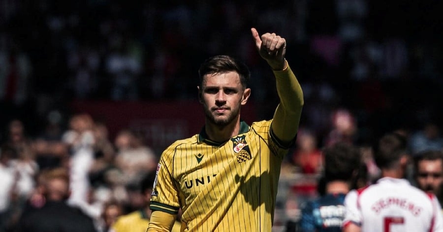 Wrexham denied by Southampton late show on Championship return