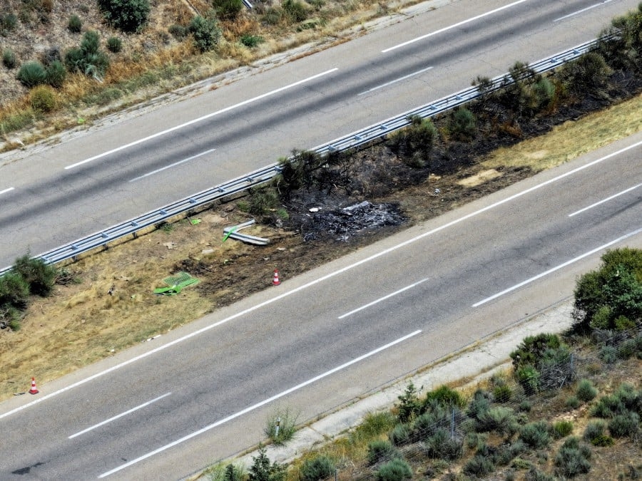 Blowout suspected in crash that claimed lives of Diogo Jota and brother