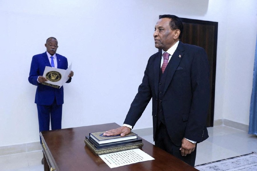 Sudan's prime minister dissolves caretaker government