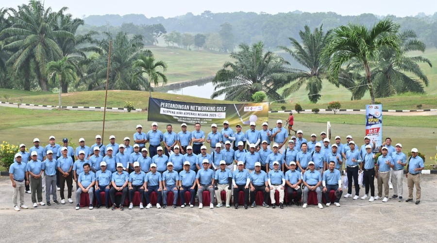 Top officials tee off to boost ties at Hari Koperasi Negara