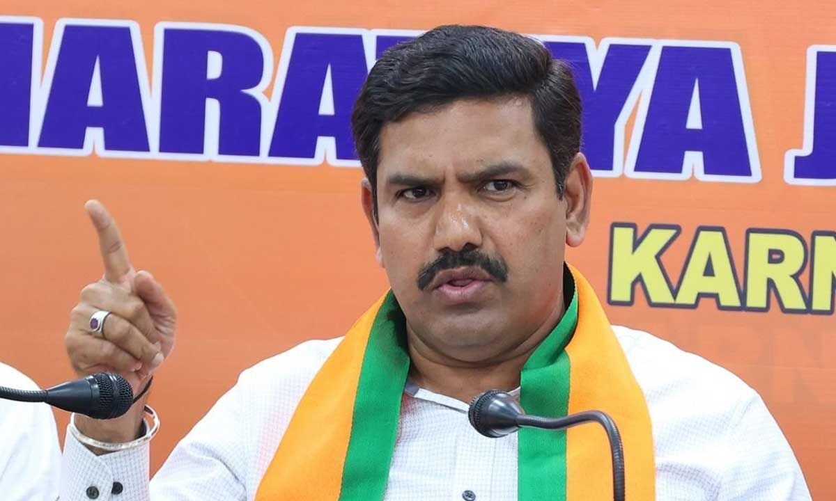 Siddaramaiah betrayed K'taka's interests by skipping NITI Ayog meet: BJP