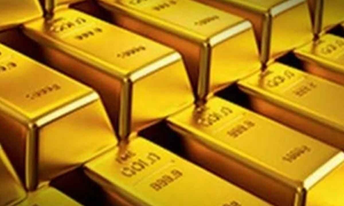 Silver soars Rs 1,000; Gold falls Rs 280