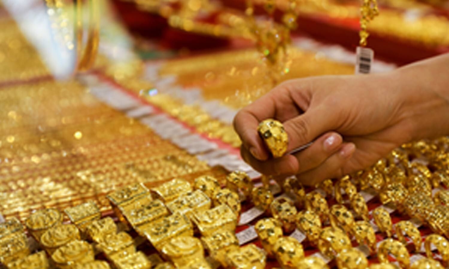 Gold rates in Hyderabad today slashes check the rates on 7 June, 2025