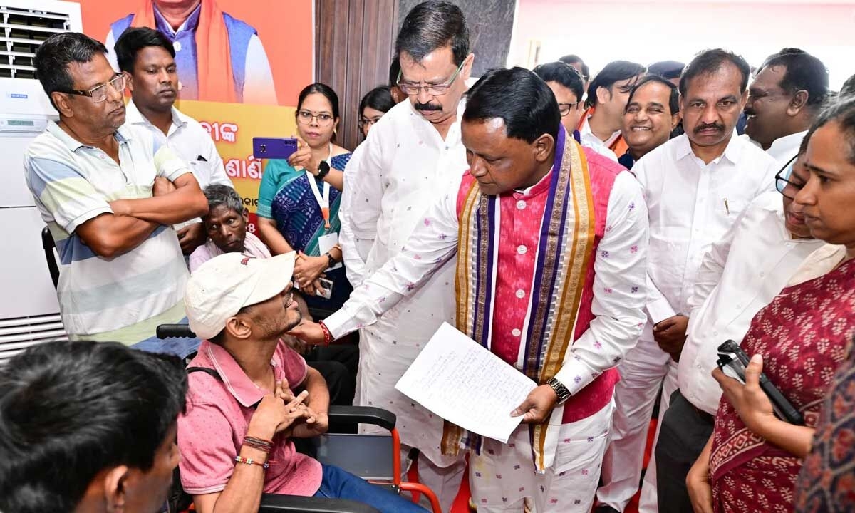 CM holds public grievance hearing session in Sambalpur