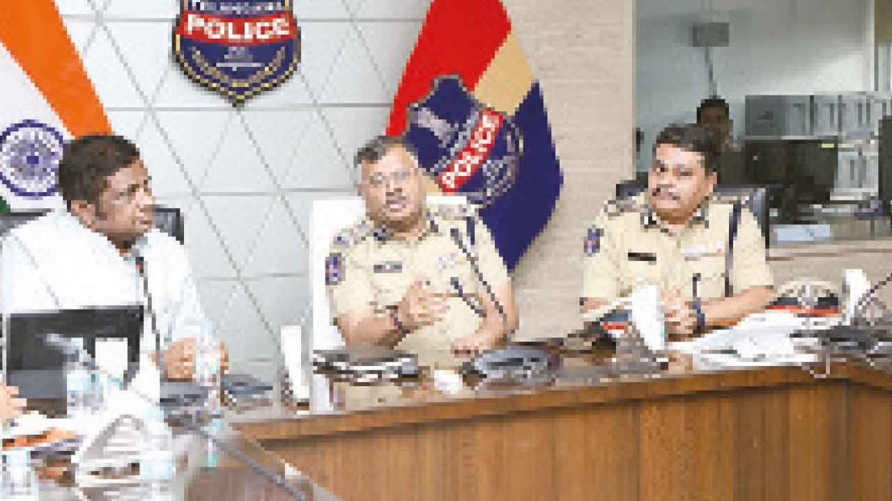 DGP urges cops to stay abreast with new tech in crime detection