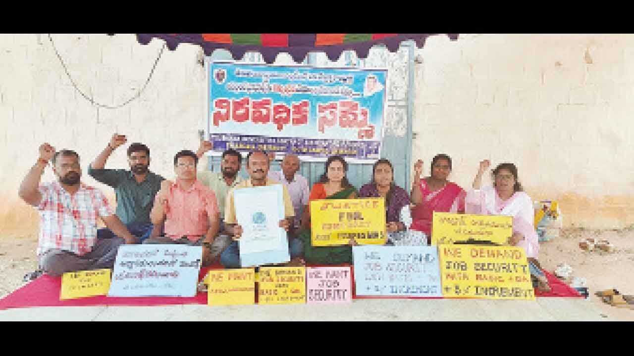 University contract teachers' indefinite strike enters 4th day