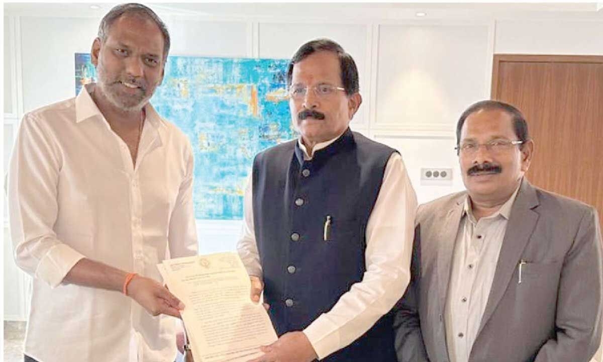 Energy Minister Gottipati seeks Centre's support for AP plans