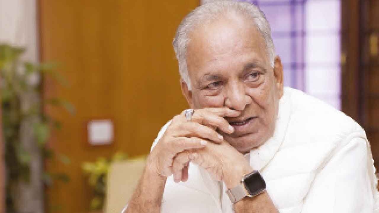 Show commitment to securing AIIMS in Raichur before staging rallies