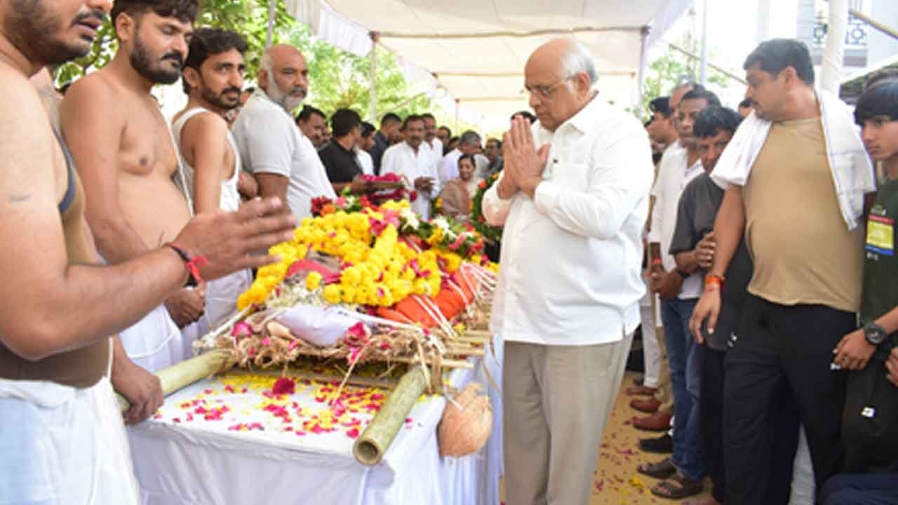 Gujarat CM attends last rites of Pahalgam terror attack victims