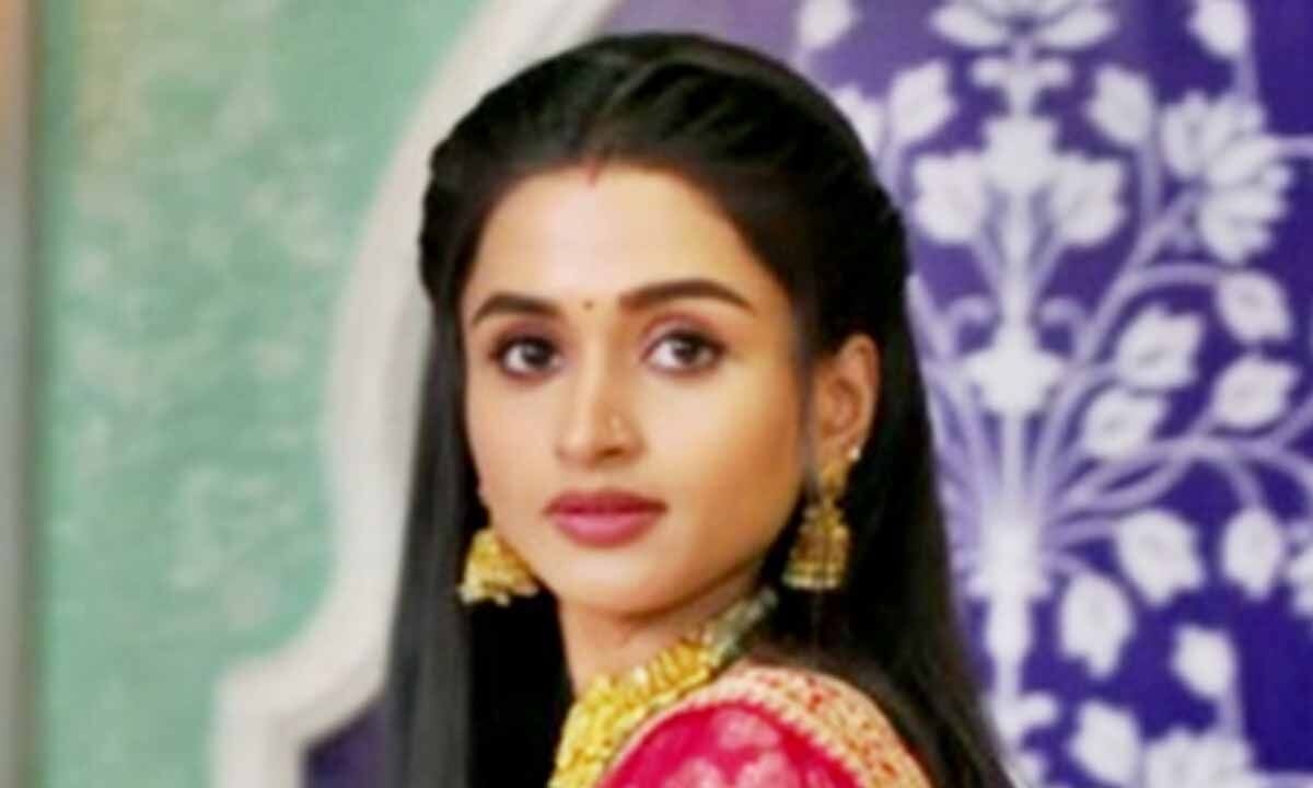 'Rishto Se Bandhi Gauri' actress Eshaa Pathak on life behind the camera: Not as easy as it looks