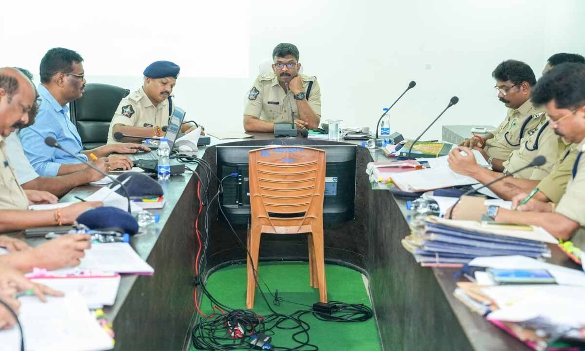 Clear long pending grave cases immediately: SP Raju