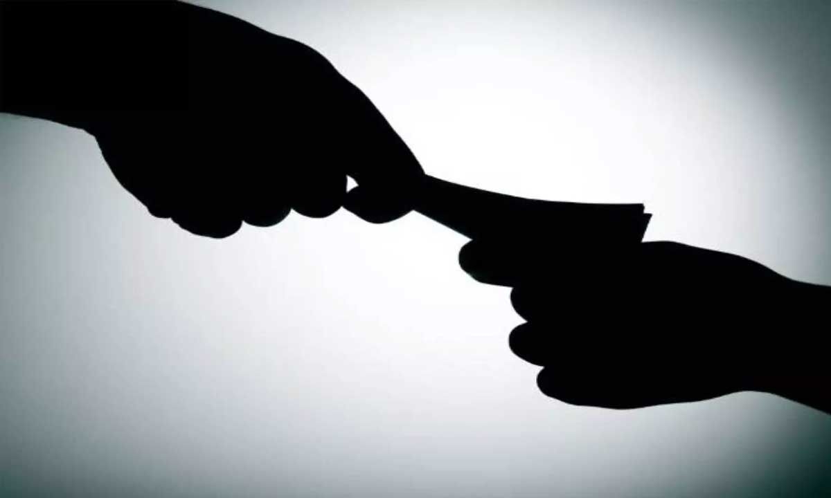 ACB traps mandal surveyor in bribery case