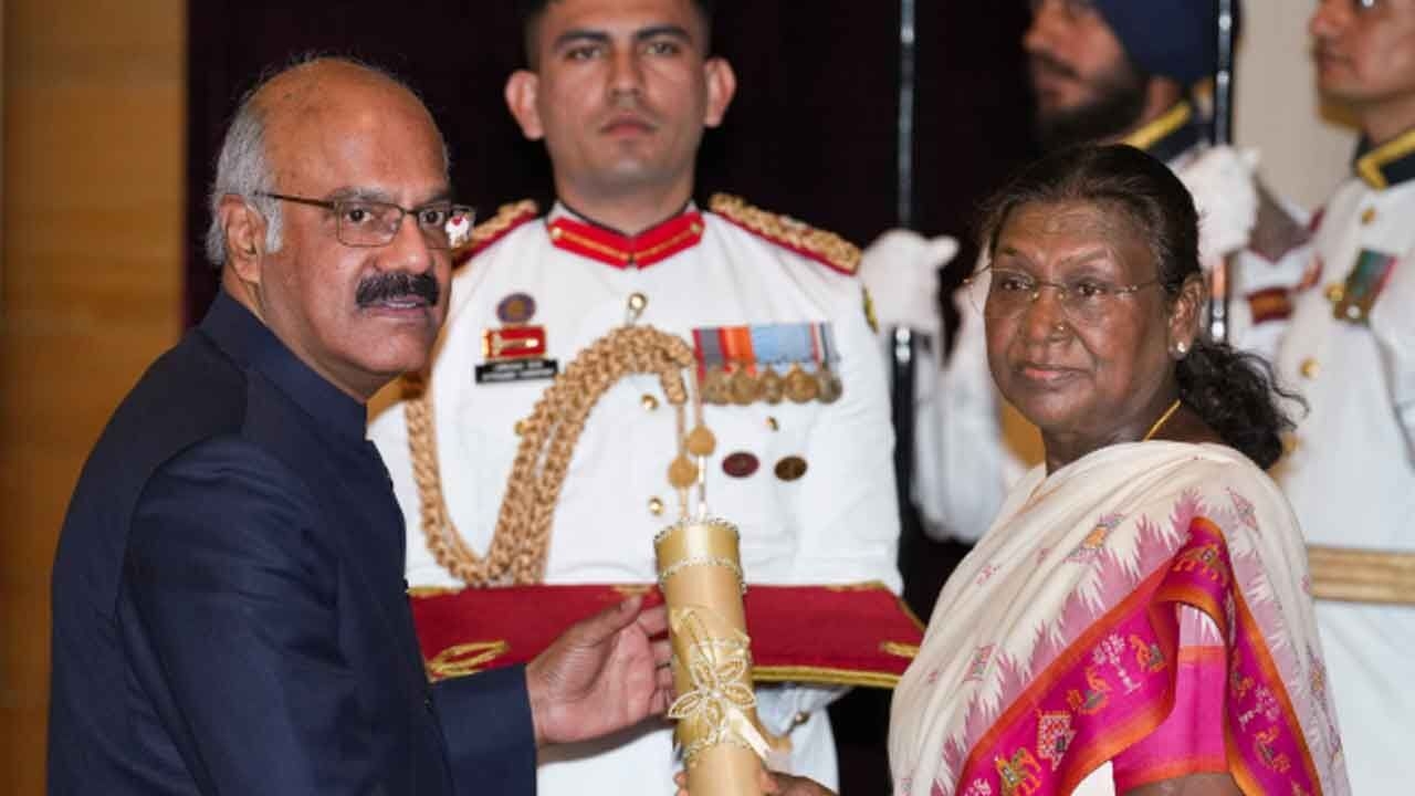 Prez Murmu presents Padma Awards