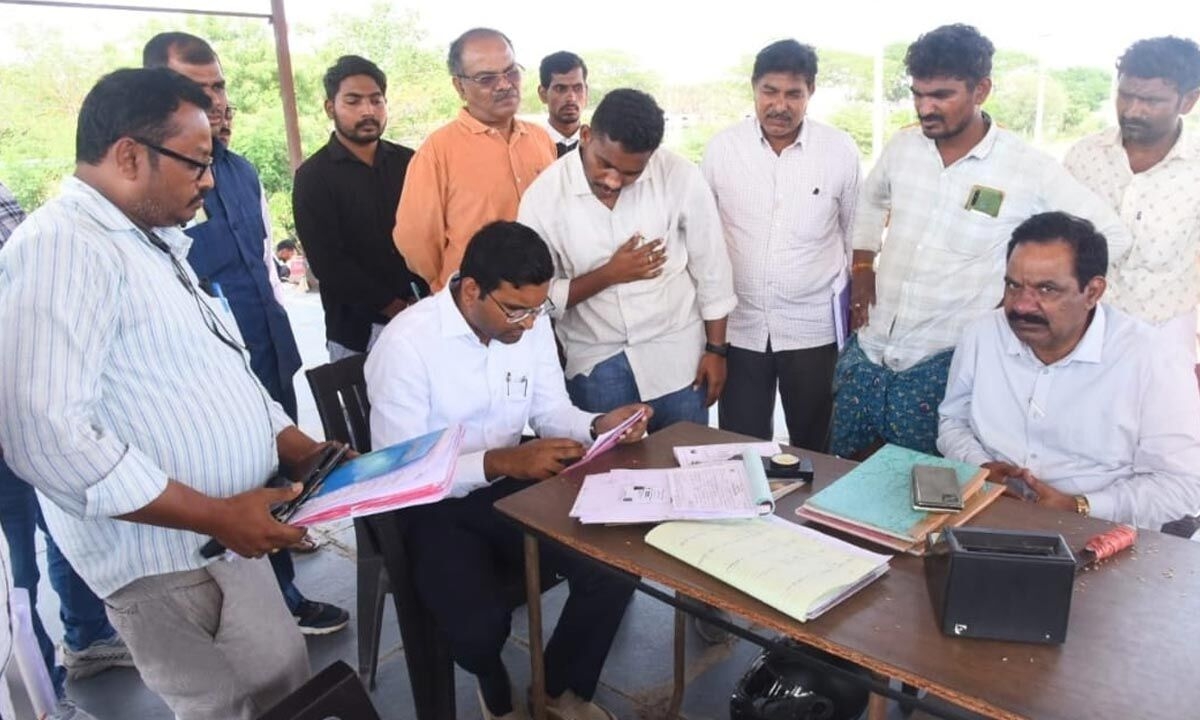 Smooth Paddy Procurement Ensured in Maldakal: Collector B..M. Santosh