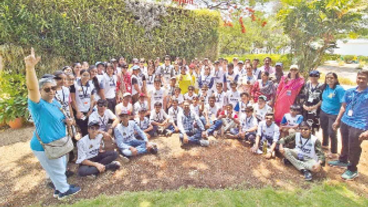 Students, volunteers join hands for Kapra Lake cleanup