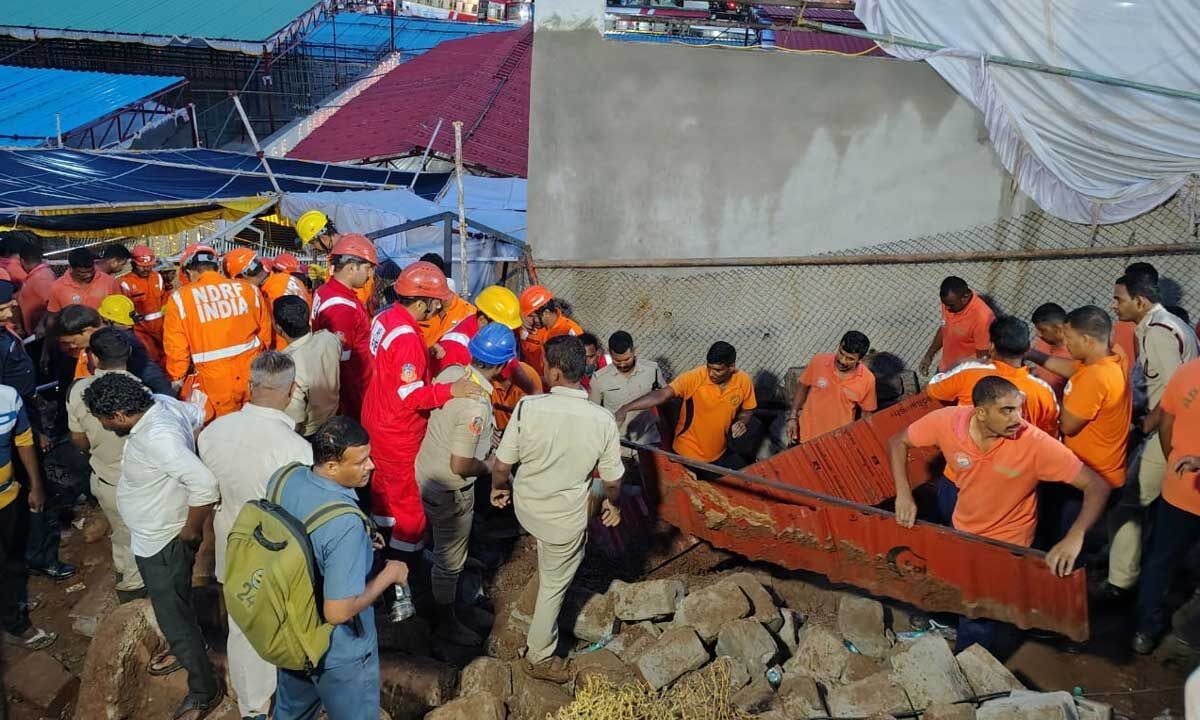 Eight dead in a wall collapse while waiting in a queue line at Simhachalam