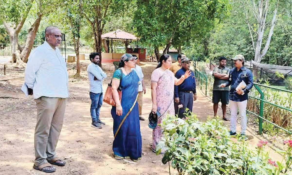 Key issues of zoo discussed at review meeting