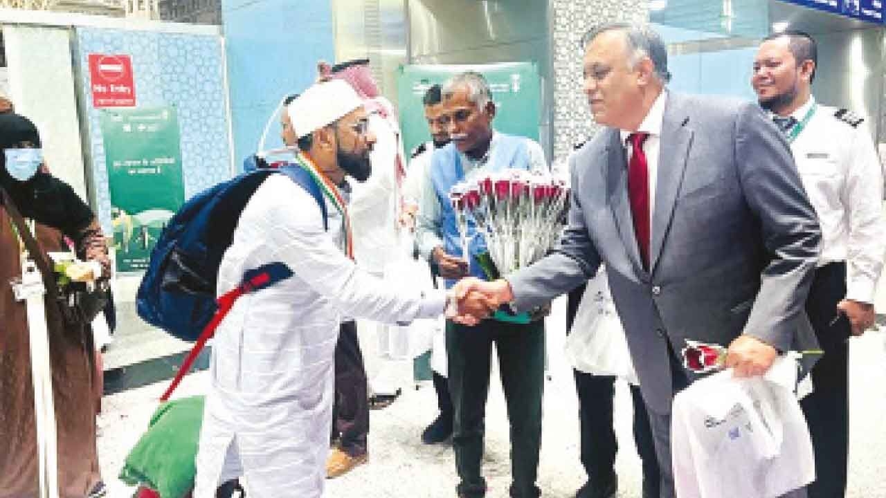 First batch of Indian Haj pilgrims arrives in Saudi Arabia