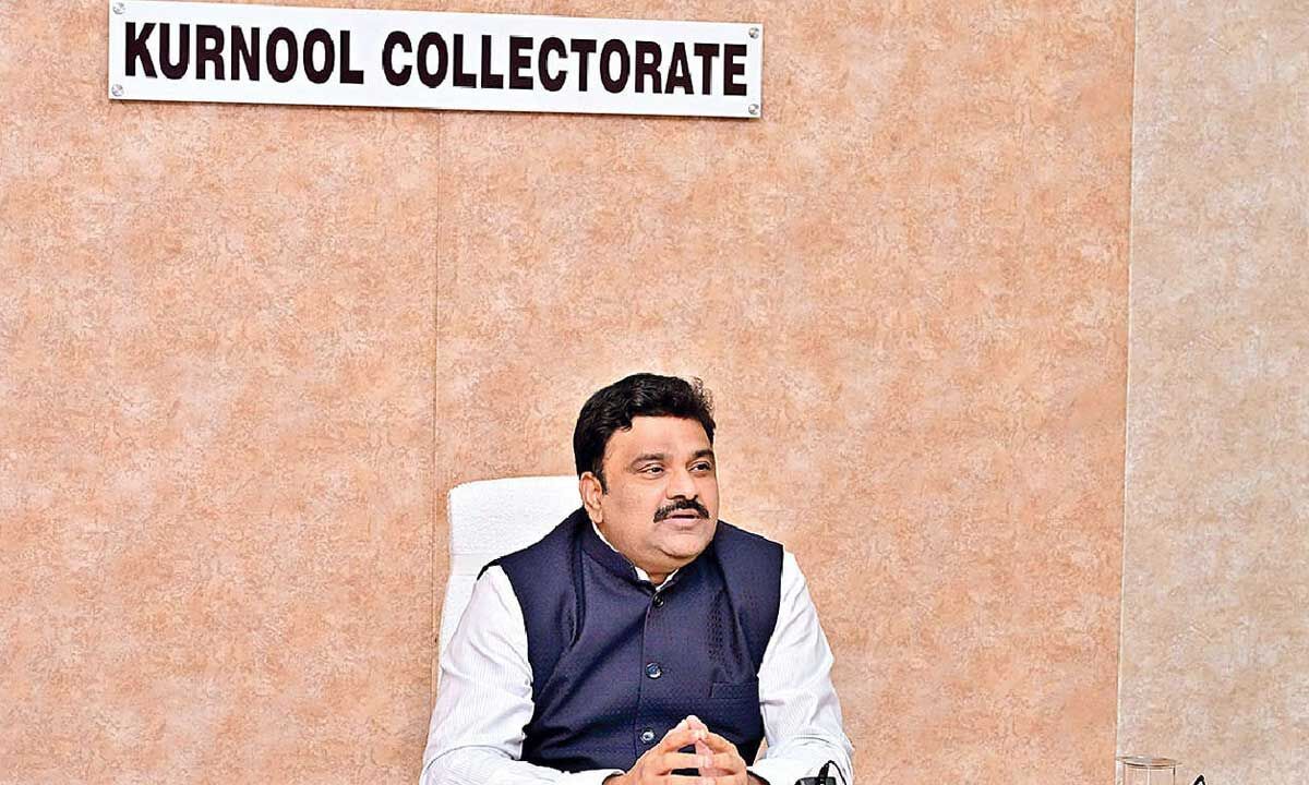 Collector reviews city sanitation measures