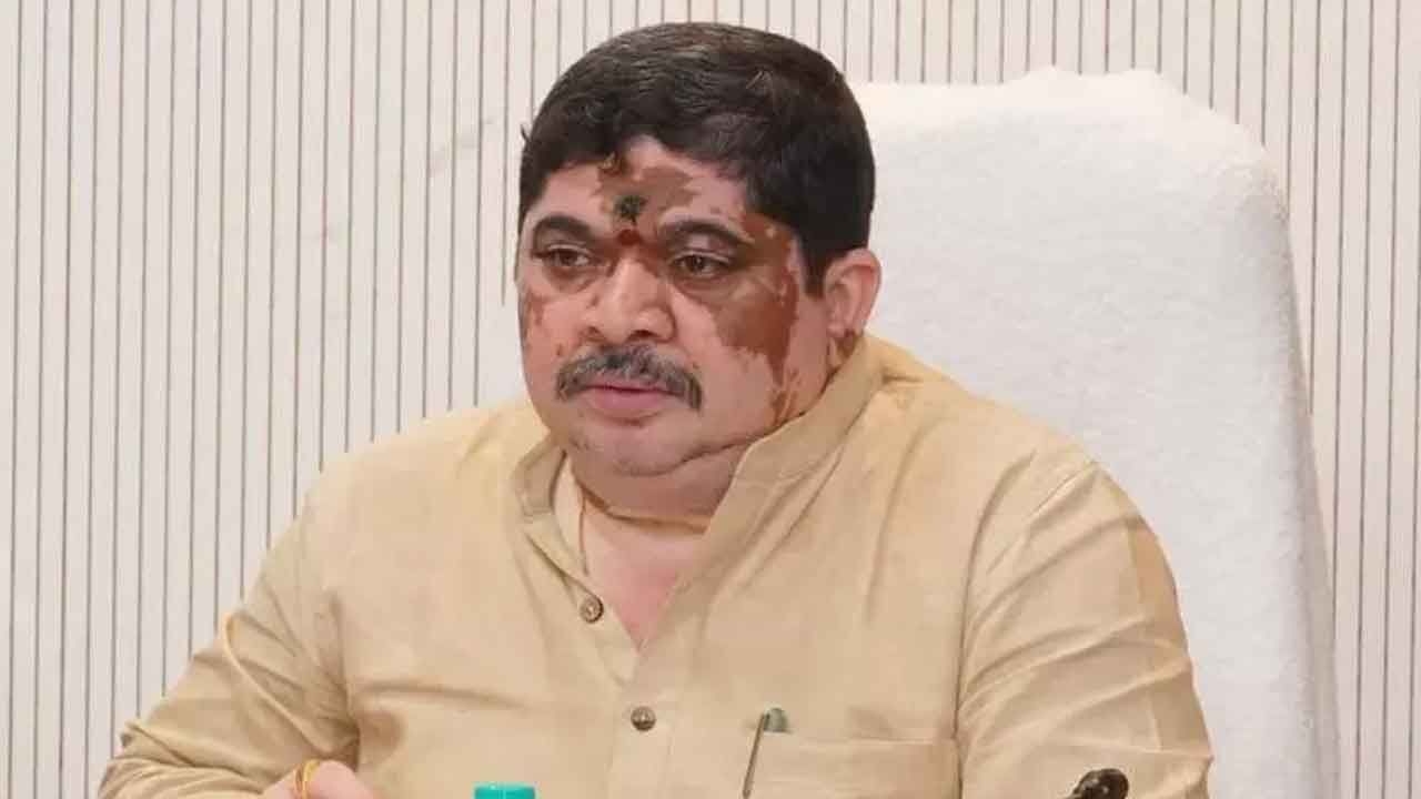 Minister Ponnam urges RTC unions to call off strike plans