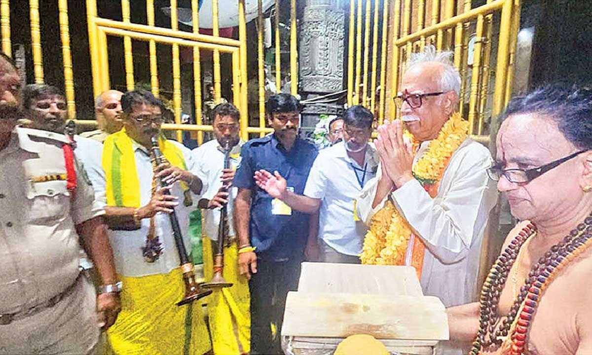 Despite heavy rains, scores of devotees' witness ‘nijarupa darshan' of deity