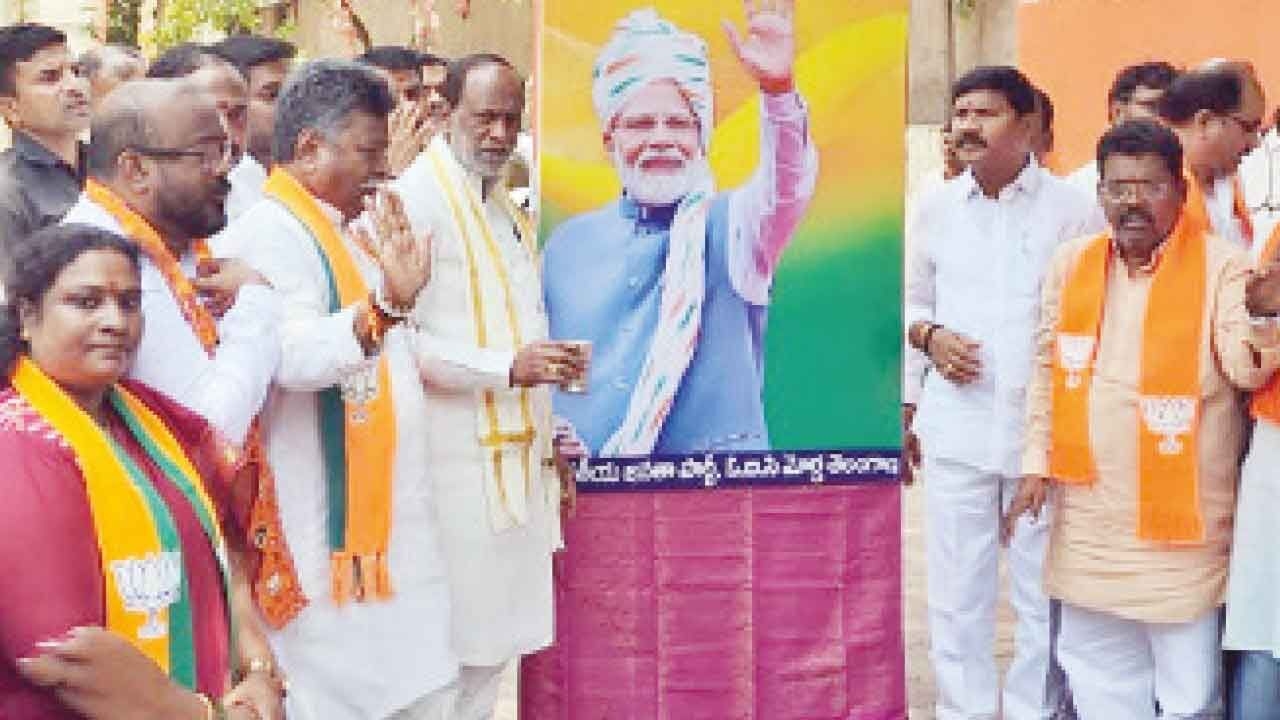 Caste census announcement: BJP leaders conduct ‘Palabhishekam' to Modi