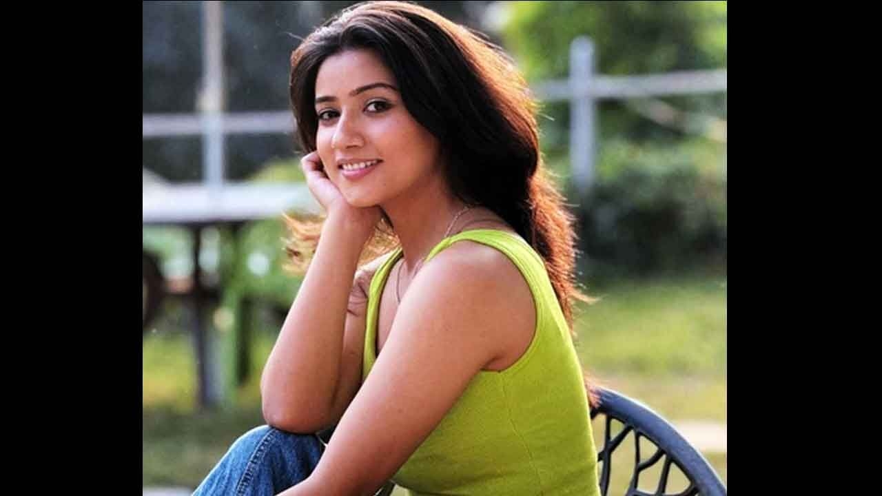 From cotton clothes to oversized tees: Diksha Dhami talks about summer fashion