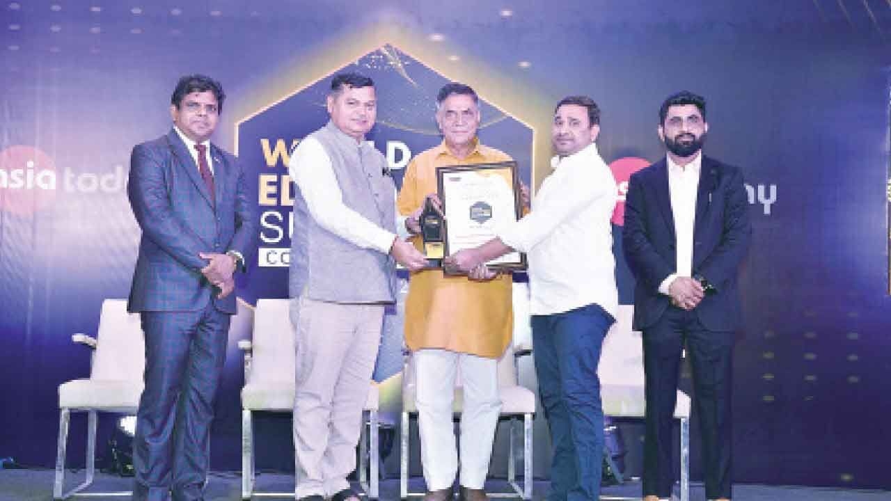 ISTS receives best engg college for women award