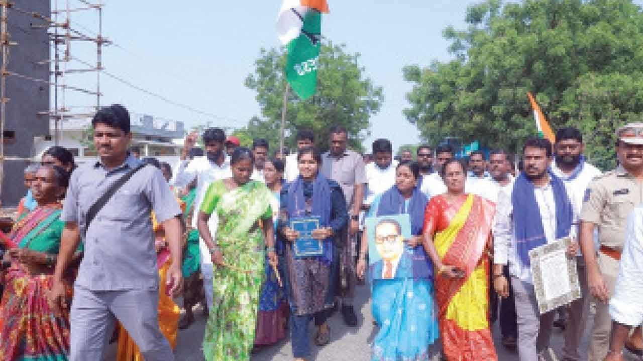 Yashaswini urges people to protect Constitution