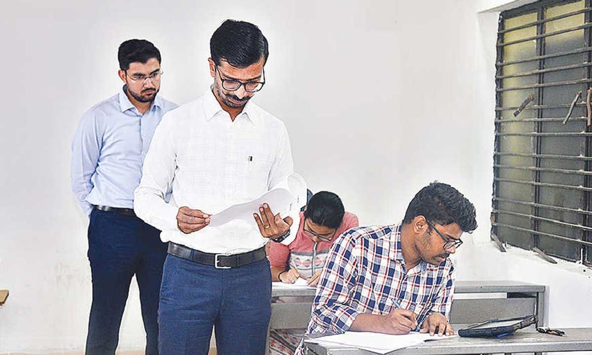 Collector inspects APPSC Group-I Mains exam centre