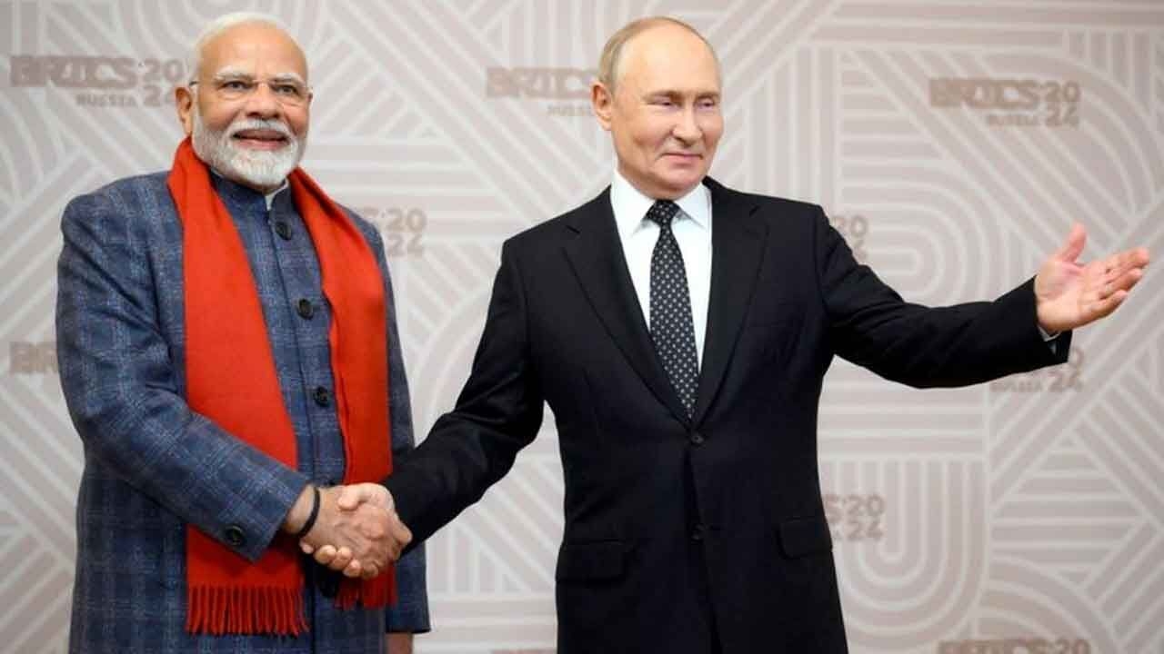 Putin accepts Modi's invitation to visit India