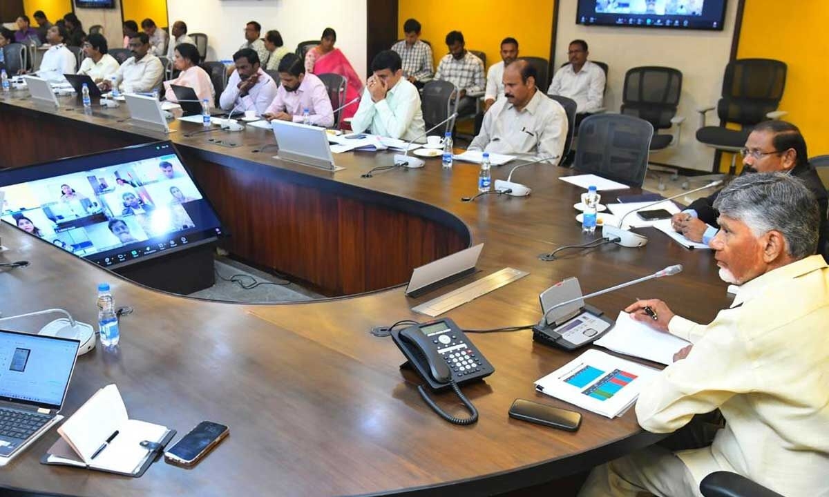 Officials told to deliver all govt services through ‘Mana Mitra'