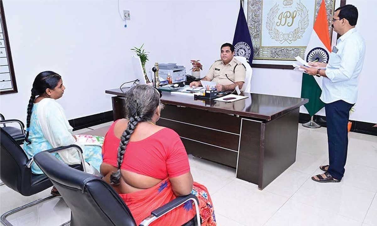 SP resolves people's grievances at PGRS