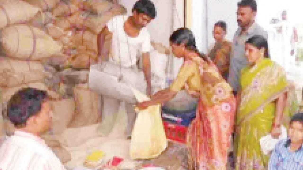 Sanna Biyyam…Fine rice scheme whets PDS beneficiaries' appetite in TG
