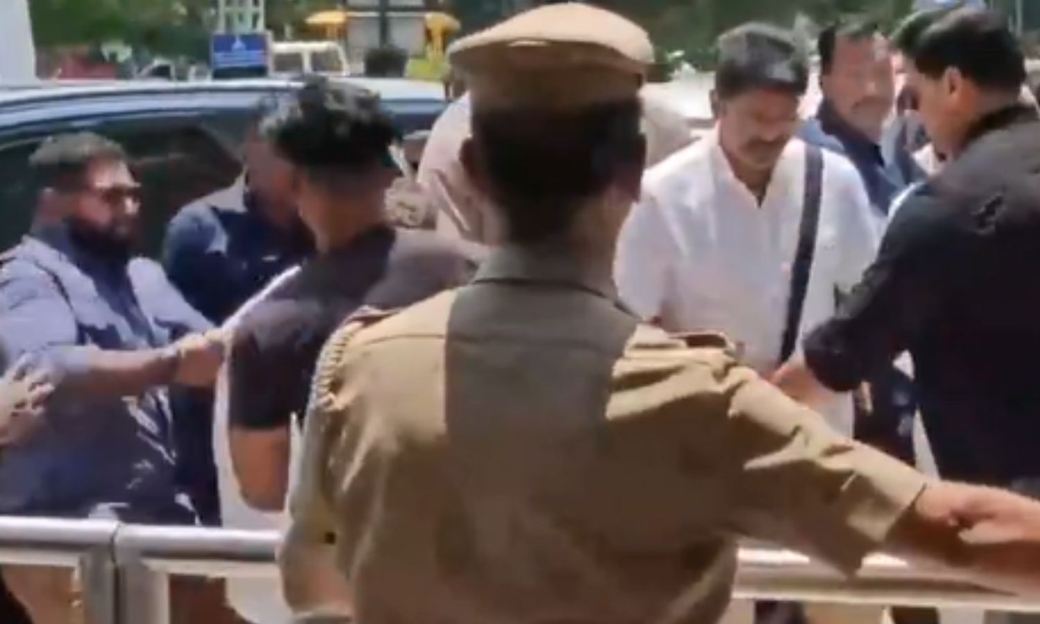 Thalapathy Vijay's Fan Mistaken as Threat, Bodyguard Reacts with Gun