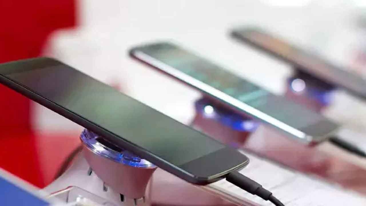 Affordable 5G phones cross 100 pc growth in India, Apple shines in premium segment
