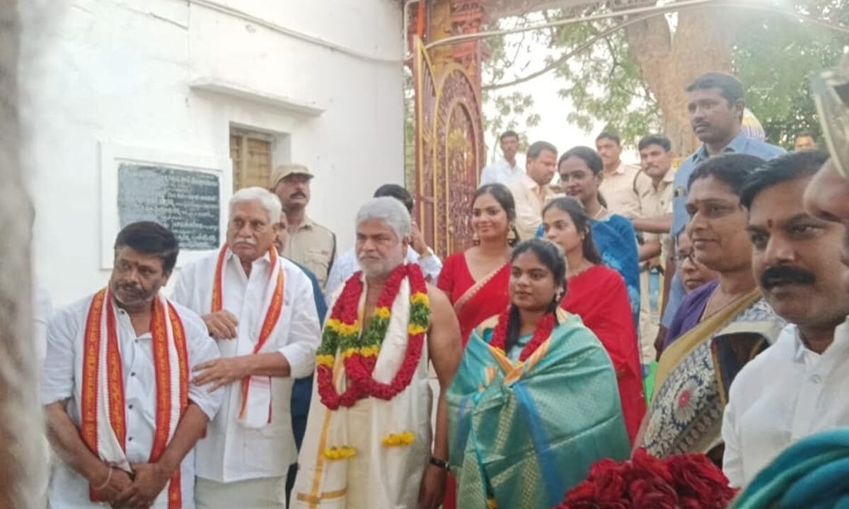 Speaker Gaddam Prasad Kumar Visits Telangana's Sole Shakti Peeth in Alampur, Receives Grand Welcome.