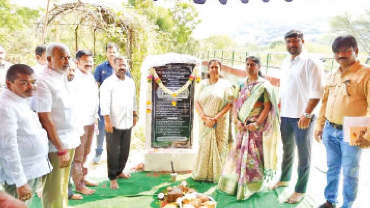 Hanamkonda: MLA, Mayor lay foundation stone for devpt works worth Rs1 cr