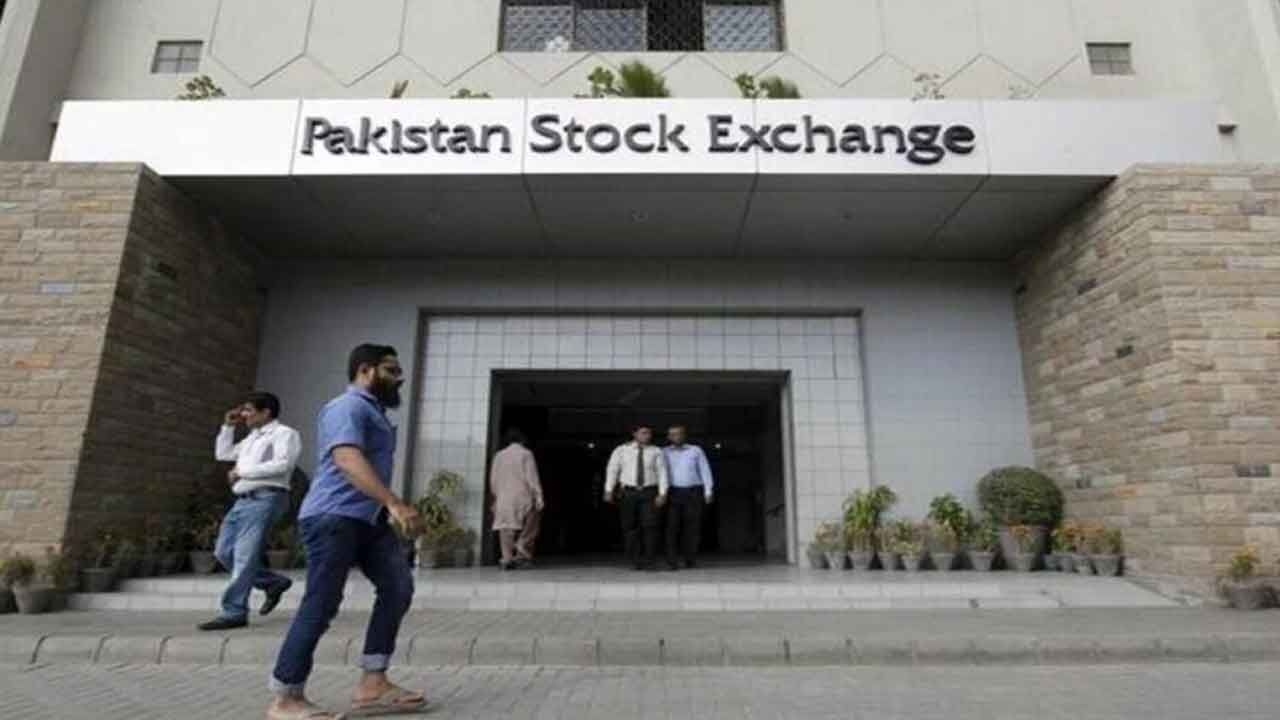 Pakistan stock index nosedives by over 6%