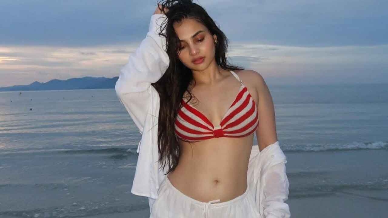 Ramya Pasupuleti sets beach ablaze with stunning look