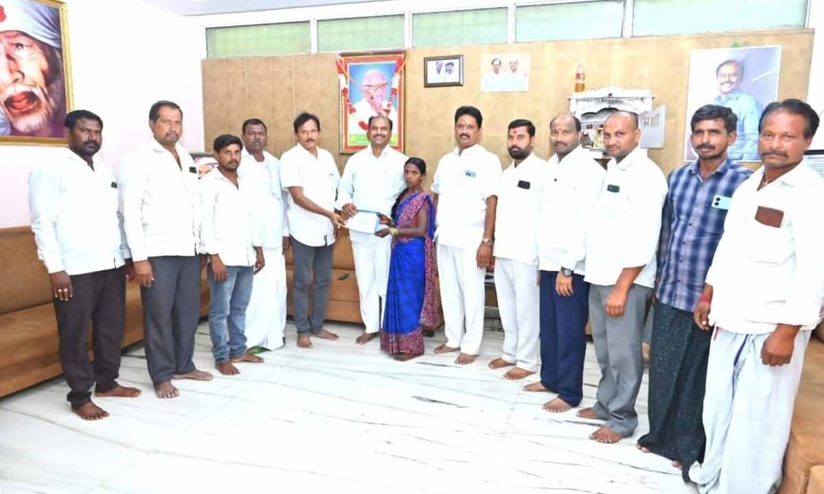 MLA Bandla Krishna Mohan Reddy Hands Over Rs. 5 Lakh Compensation to Family of Electrocution Victim