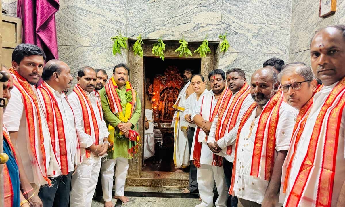Secunderabad Cantonment MLA Shri Ganesh perform puja at Ganesh temple for unity against terrorism