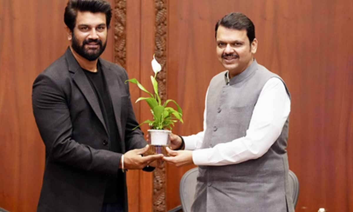Fadnavis inaugurates Maharashtra Cyber's AI chatbot and awareness film