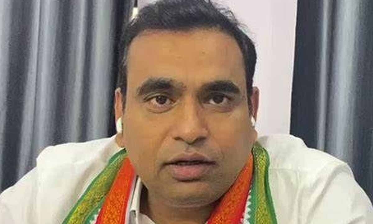 Kavitha should avoid politicising Miss World carnival, says Cong MP